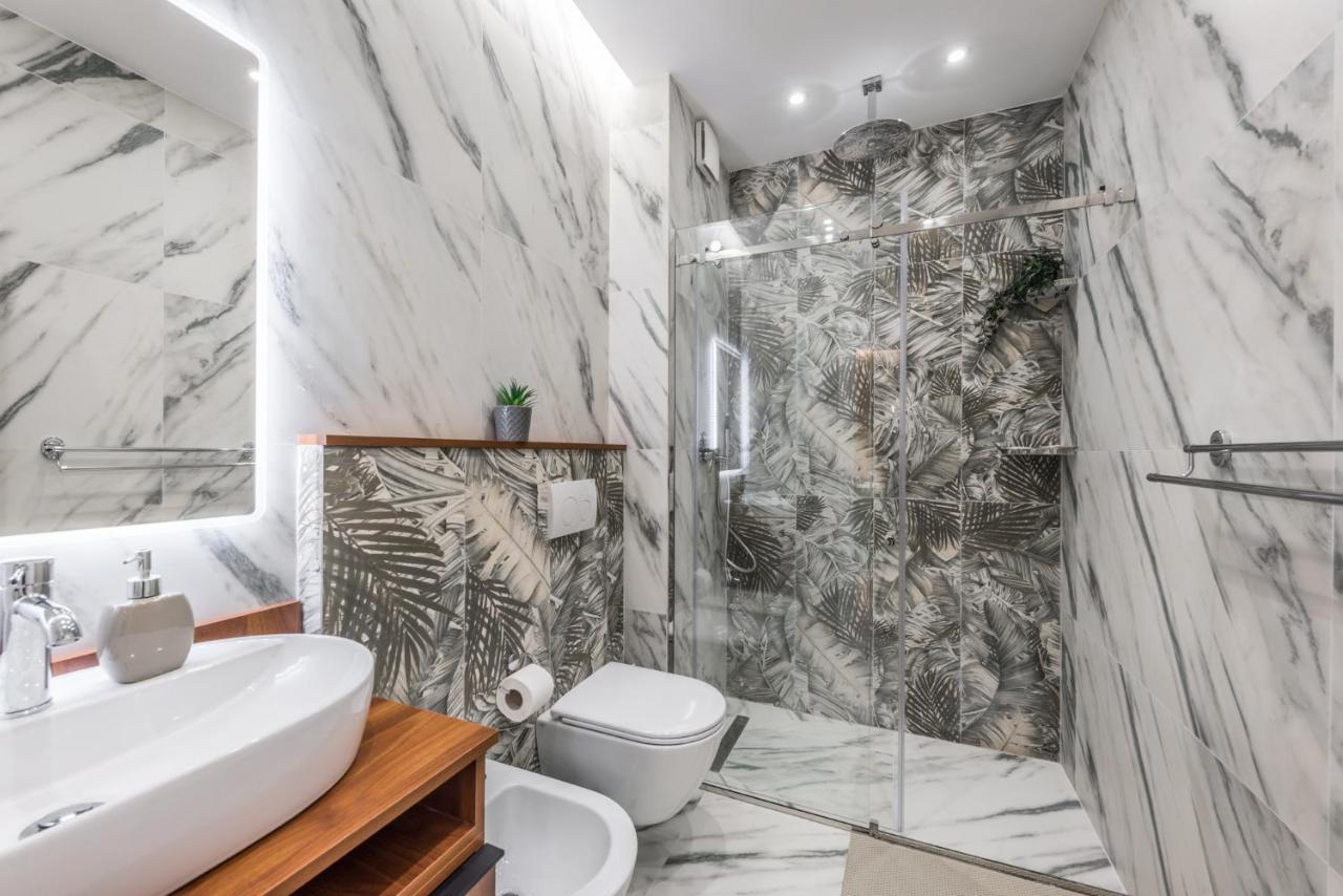 Tropical Palm Retreat-brand New Durrës