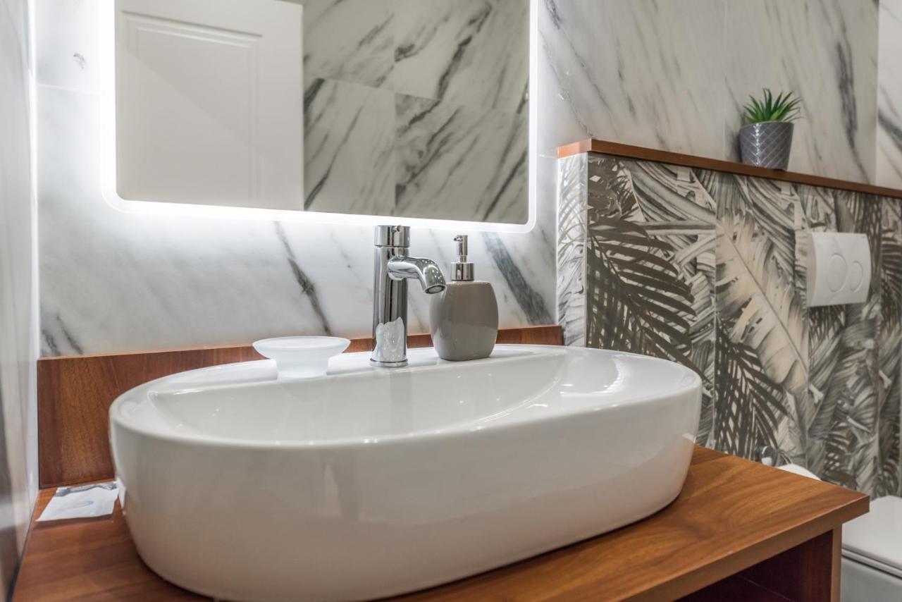 Tropical Palm Retreat-brand New Apartament
