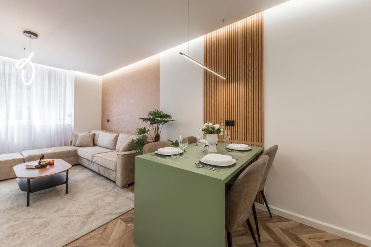 Tropical Palm Retreat-brand New Durrës