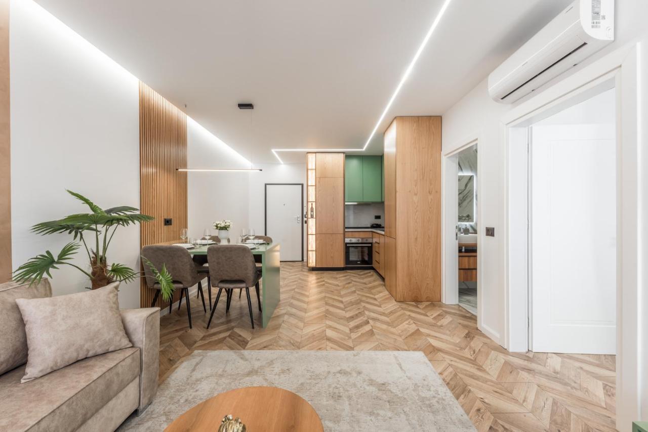 Tropical Palm Retreat-brand New * Durrës